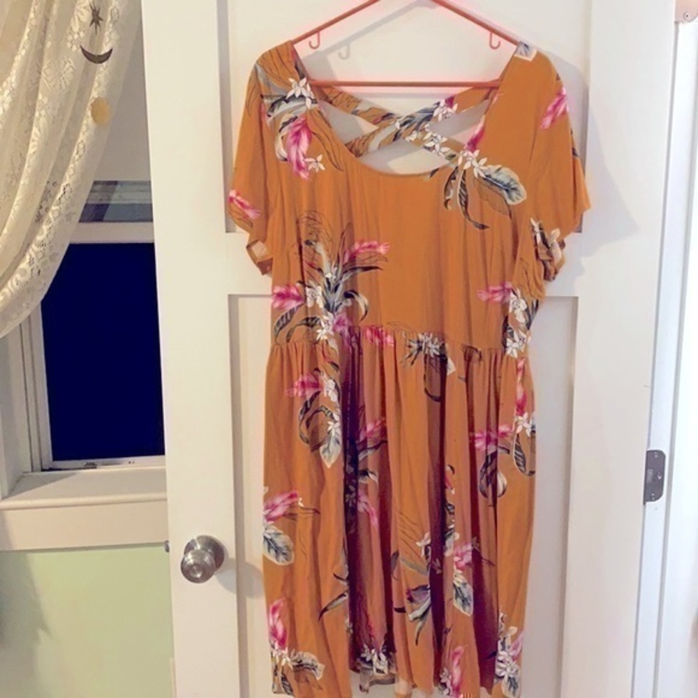 NWT TORRID CRISS CROSS BACK FLORAL DRESS